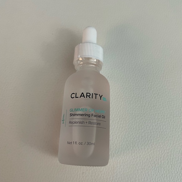 Clarity Rx glimmer of hope shimmering facial oil - Picture 3 of 6